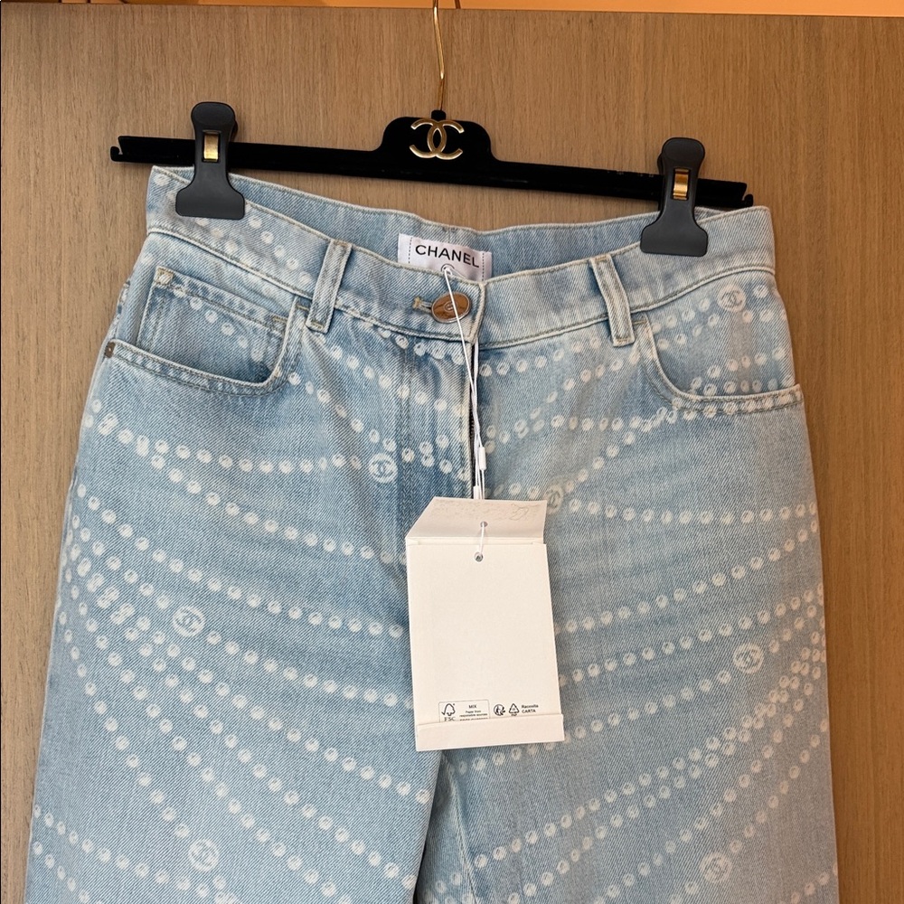 CHANEL  25p light wash straight leg - Picture 2 of 8